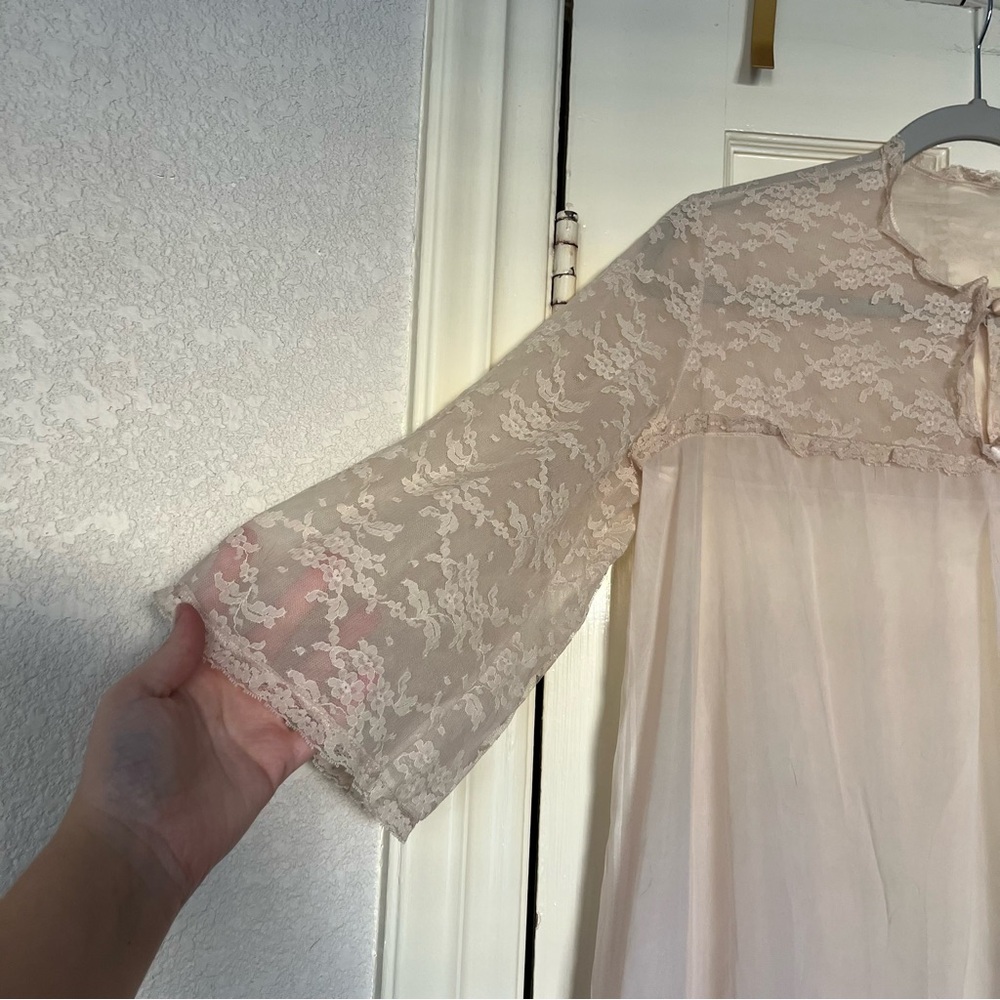 Vintage Lace Bed Jacket - Picture 2 of 8